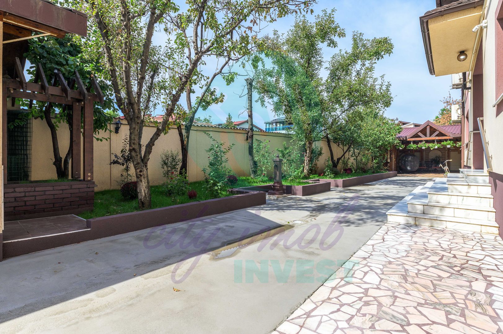 Vilă spațioasă cu curte superbă lângă Parcul Circului - Poză 2