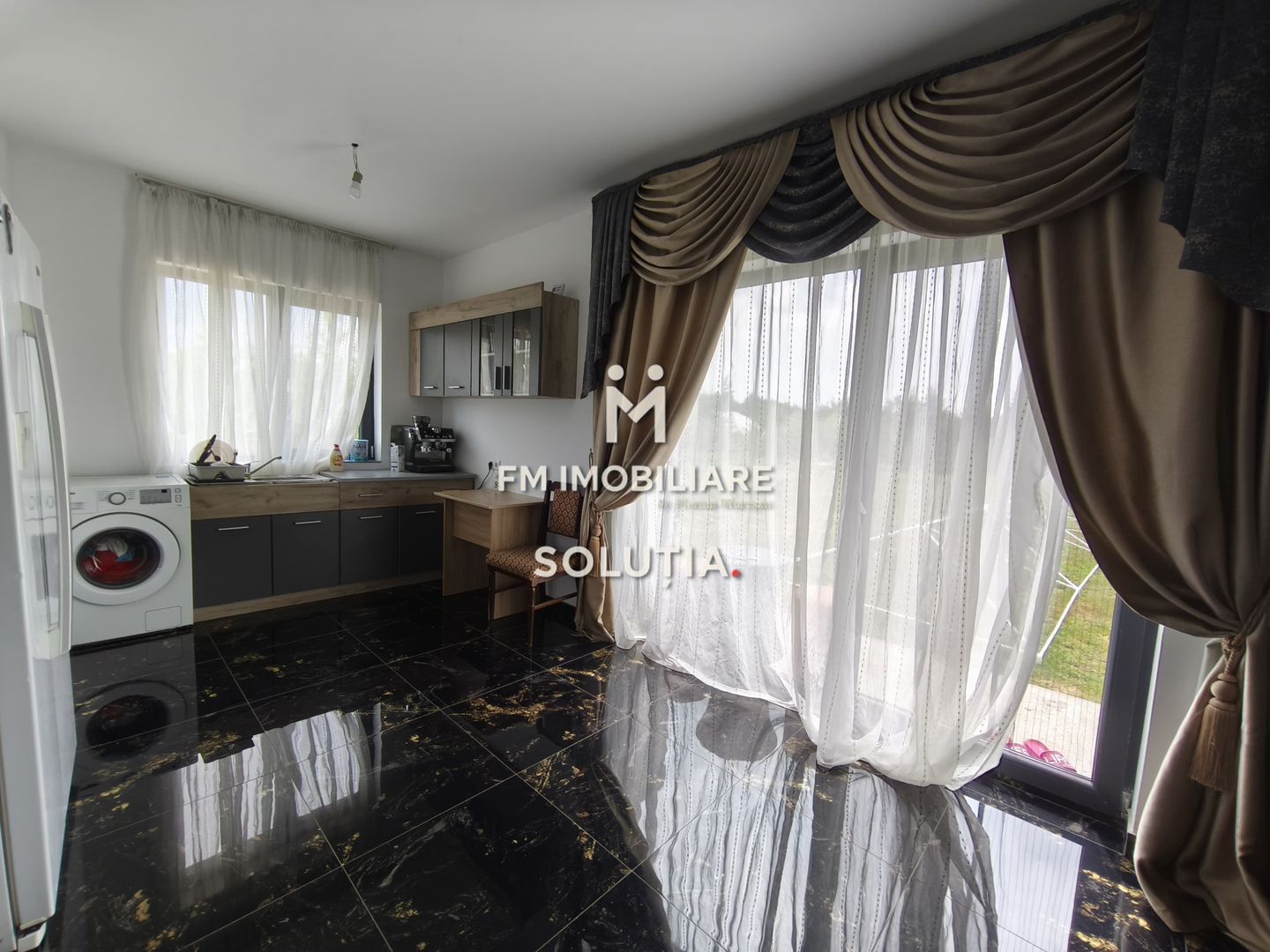 Casă spațioasă de vânzare – P+M | 5 camere | 255 mp construiți - Poză 3
