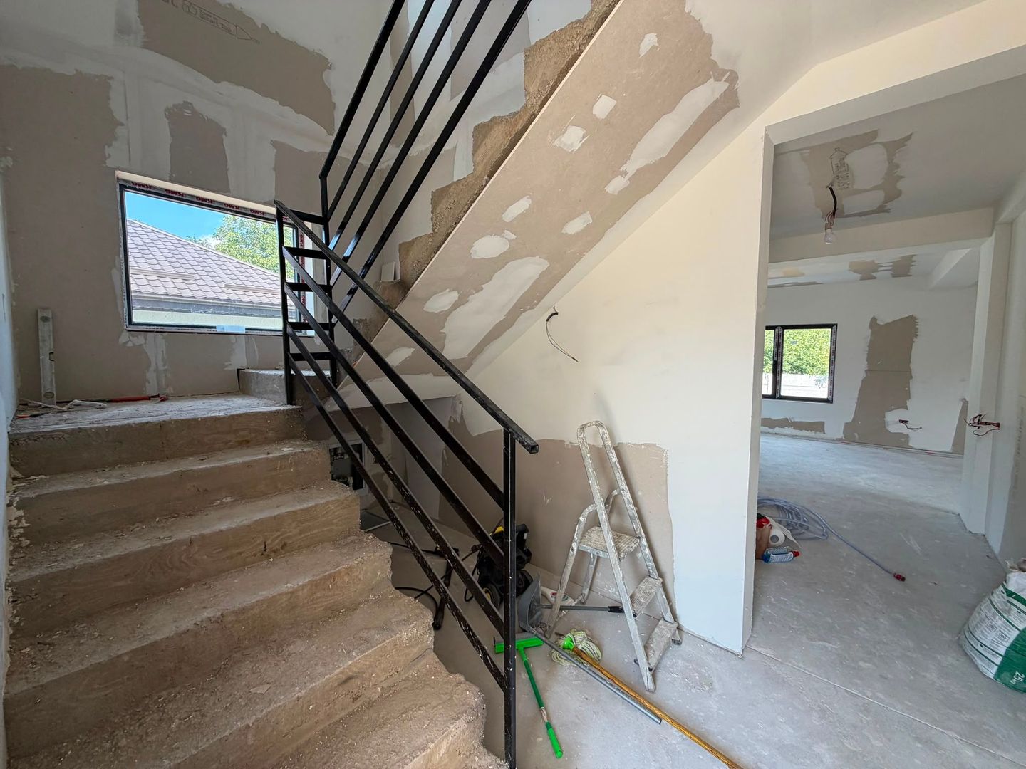 CASA INDIVIDUALA - 5 CAMERE, INCALZIRE PARDOSEALA , TEREN 420 COMIS 0% - Poză 12