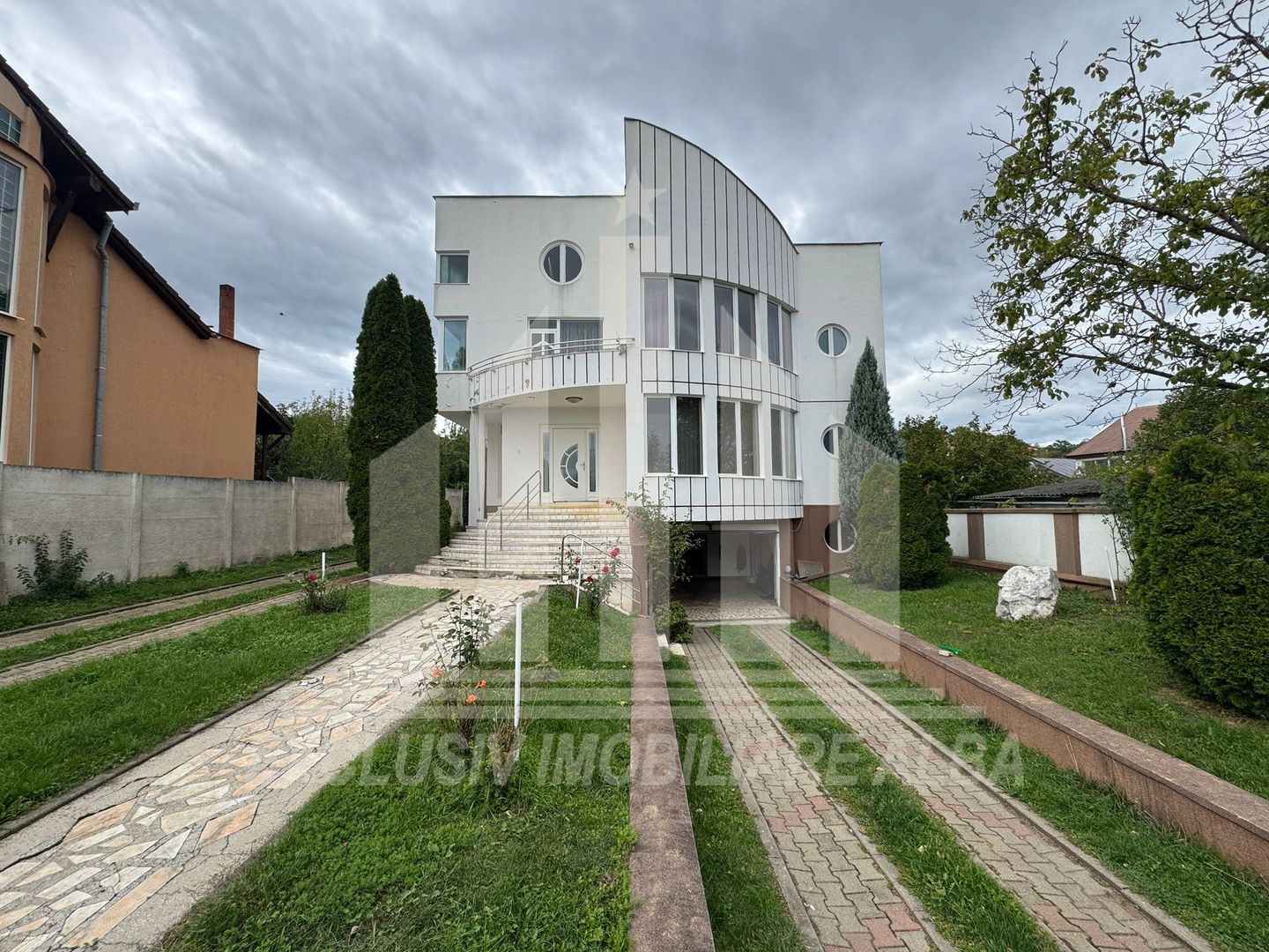 Casa individuala | Pensiune | 380 mp | 1377 mp teren | Cetate - Poză 1
