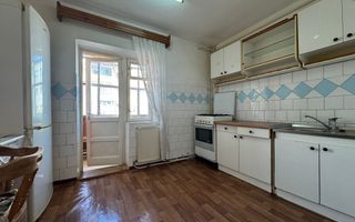 Apartament cu 3 camere decomandate de inchiriat, Cetate - Poză 3