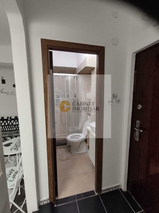 Piata Romana metrou - vedere catre bulevard - Poză 5