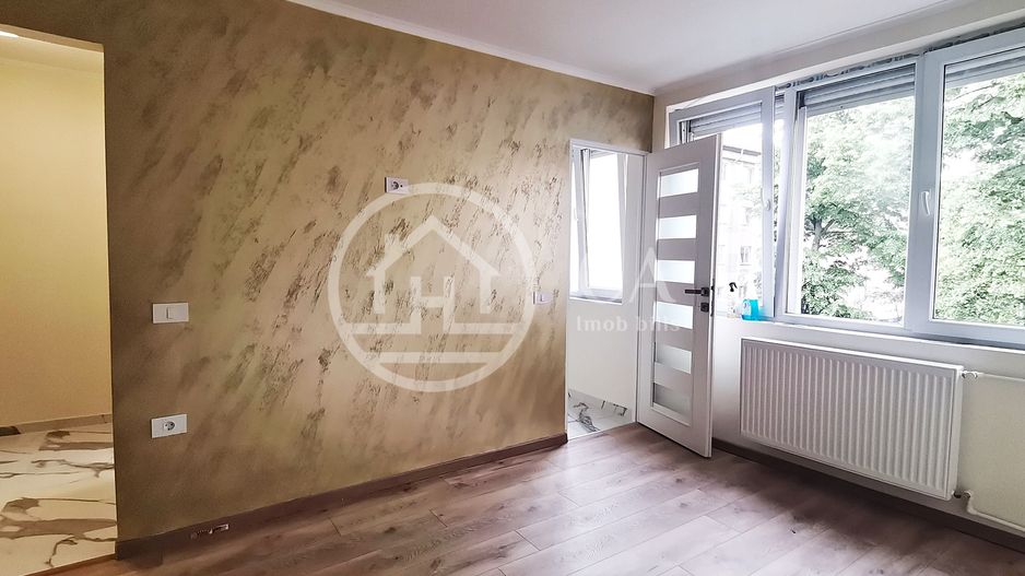 Apartament de vânzare cu 2 camere în zona Rogerius, Oradea - Poză 1