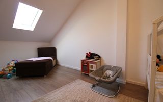 Casa in Blascovici, 5 camere + 3 bai, centrala proprie - Poză 11