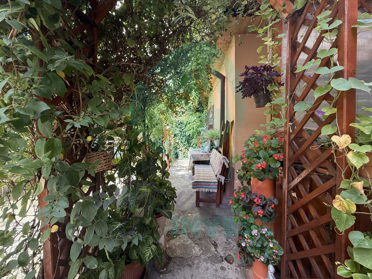 Casuta "bunicii" la 2 pasi de Calea Calarasilor - Poză 17