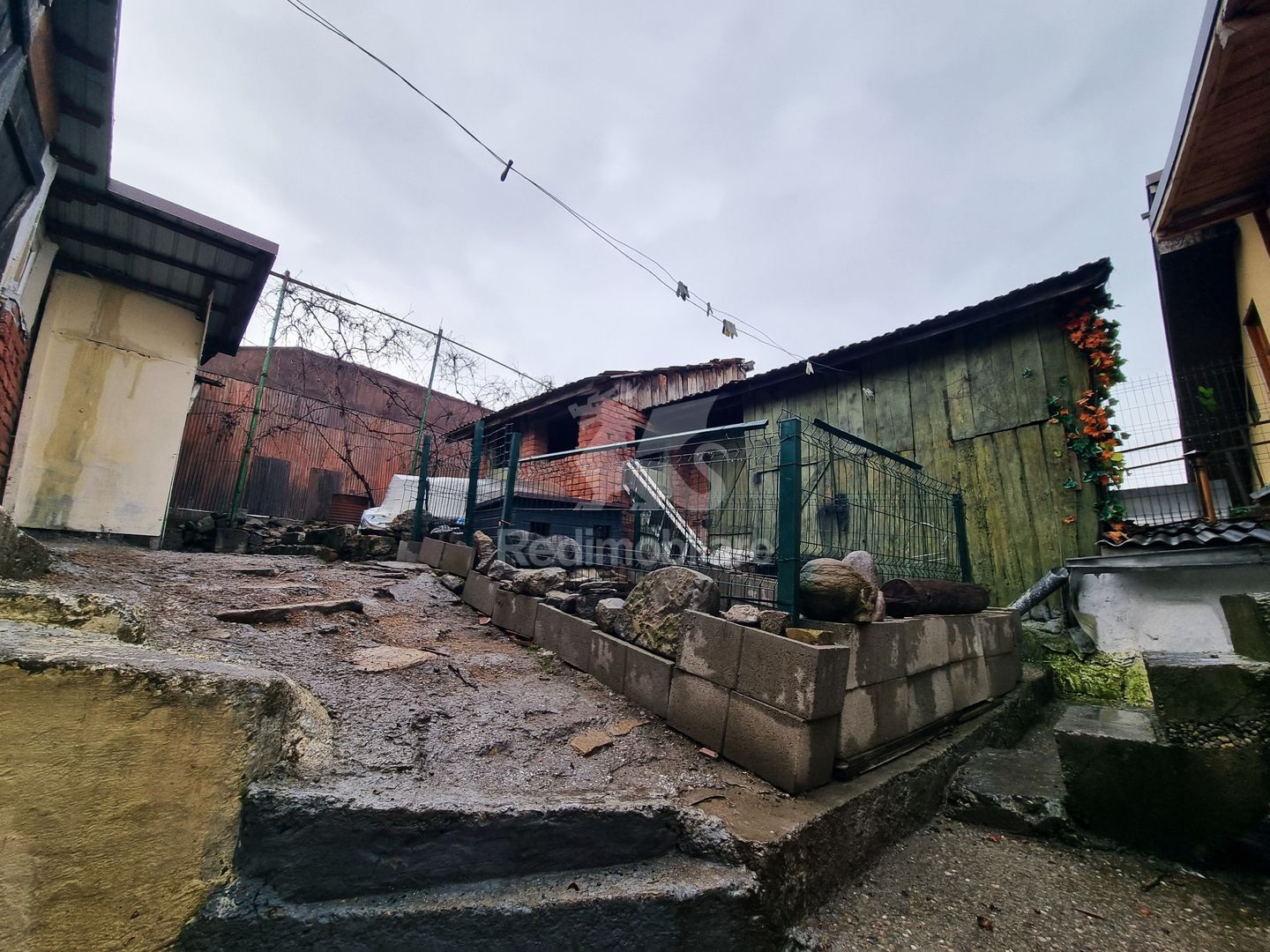 Casă funcțională, curte proprie, finisaje moderne - Poză 12