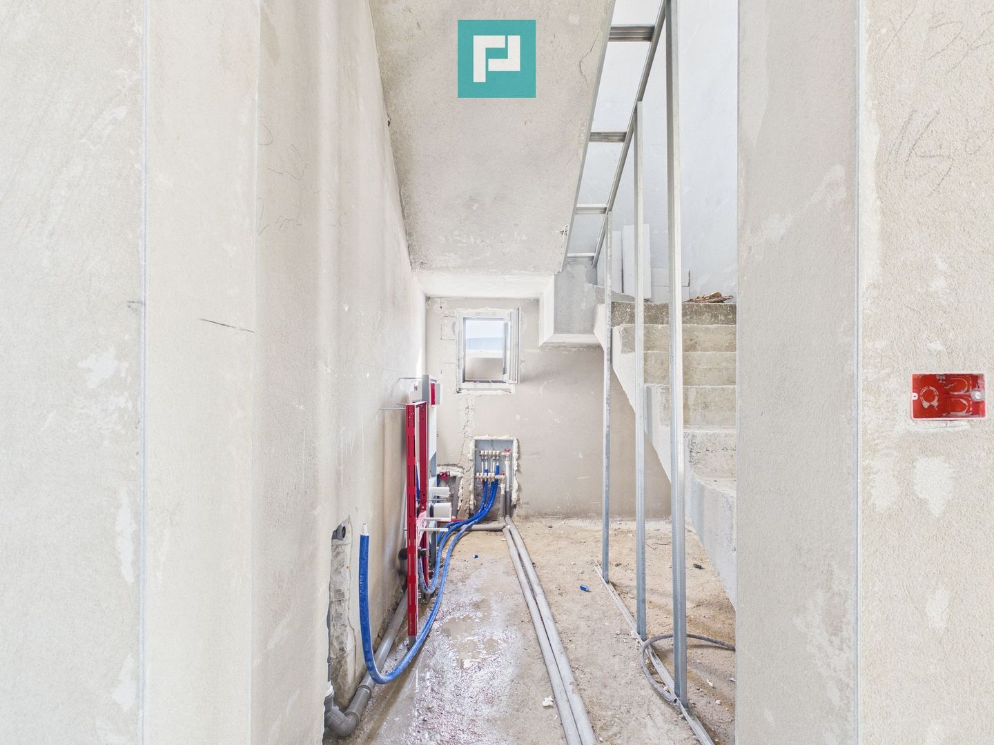 Casă deosebită în Parneava – Strada Griviței - Poză 15