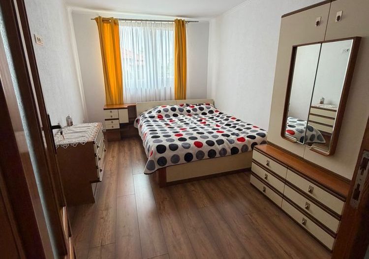 Închiriez casă individuală spațioasă 5 camere ( 200mp ) compusă din 2 apartamente cu intrare separată - Poză 3