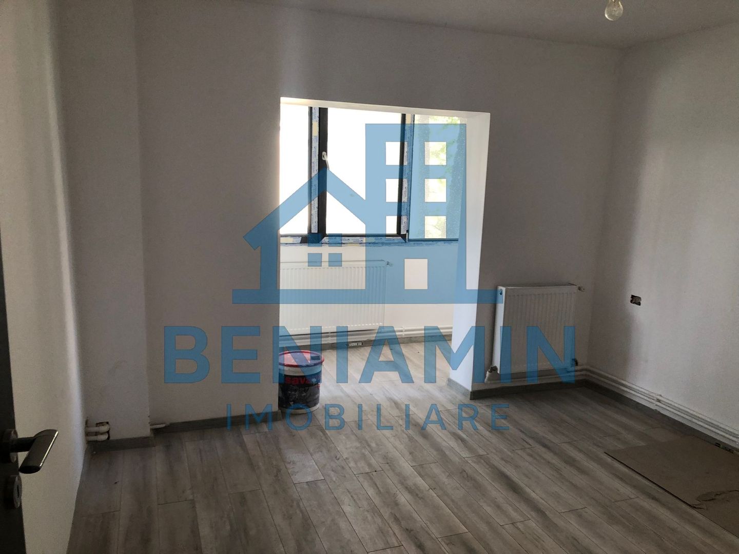 Apartament 4 camere decomandat centrala 83mp renovat etaj 1 Craiovita - Poză 3