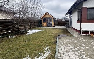 Casă spațioasă cu 4 camere, curte împrejmuită - Poză 4