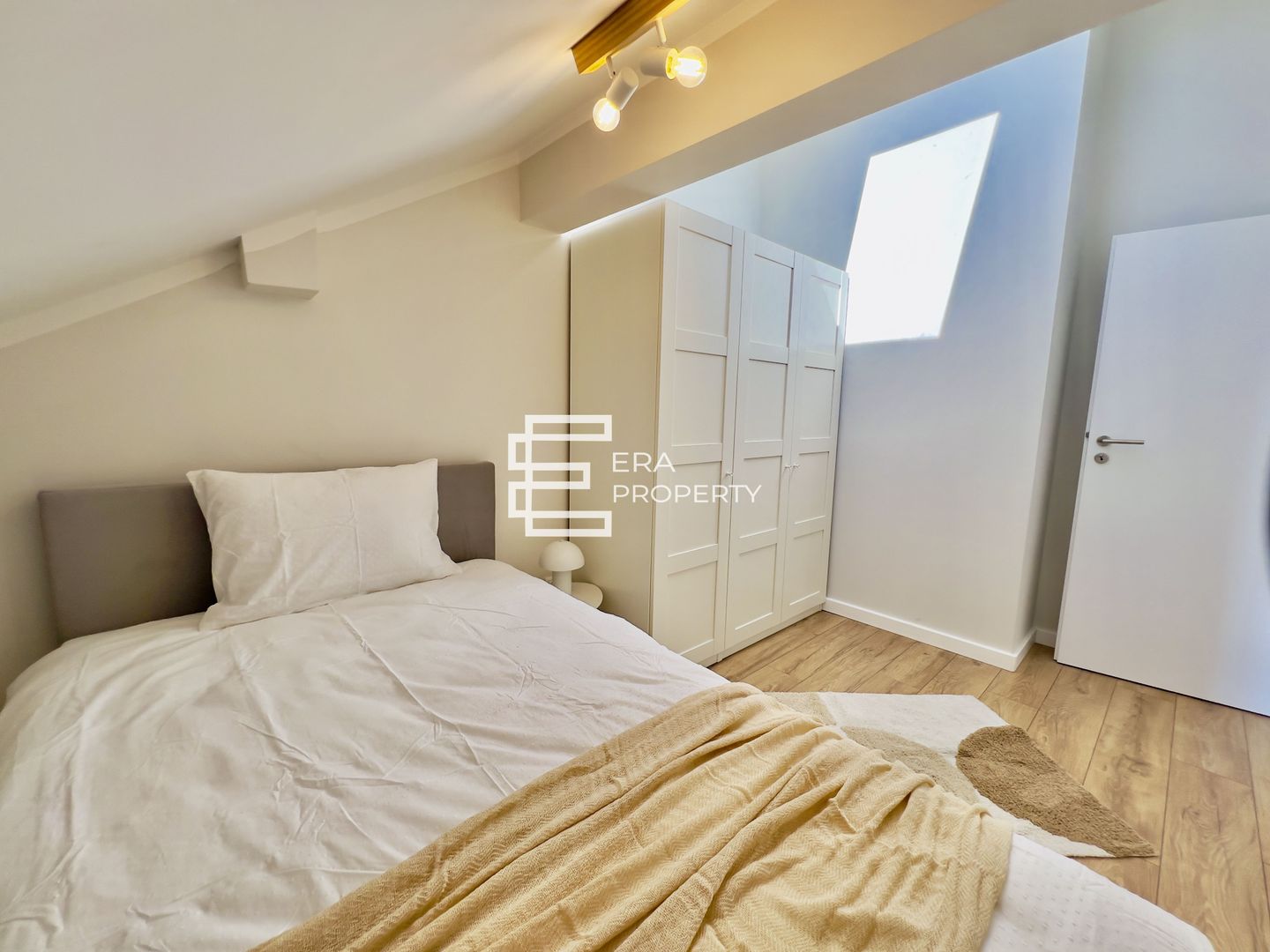 Penthouse 4 camere, terasa 14.42 mp mobilat -zona Aeroport Sibiu - Poză 11