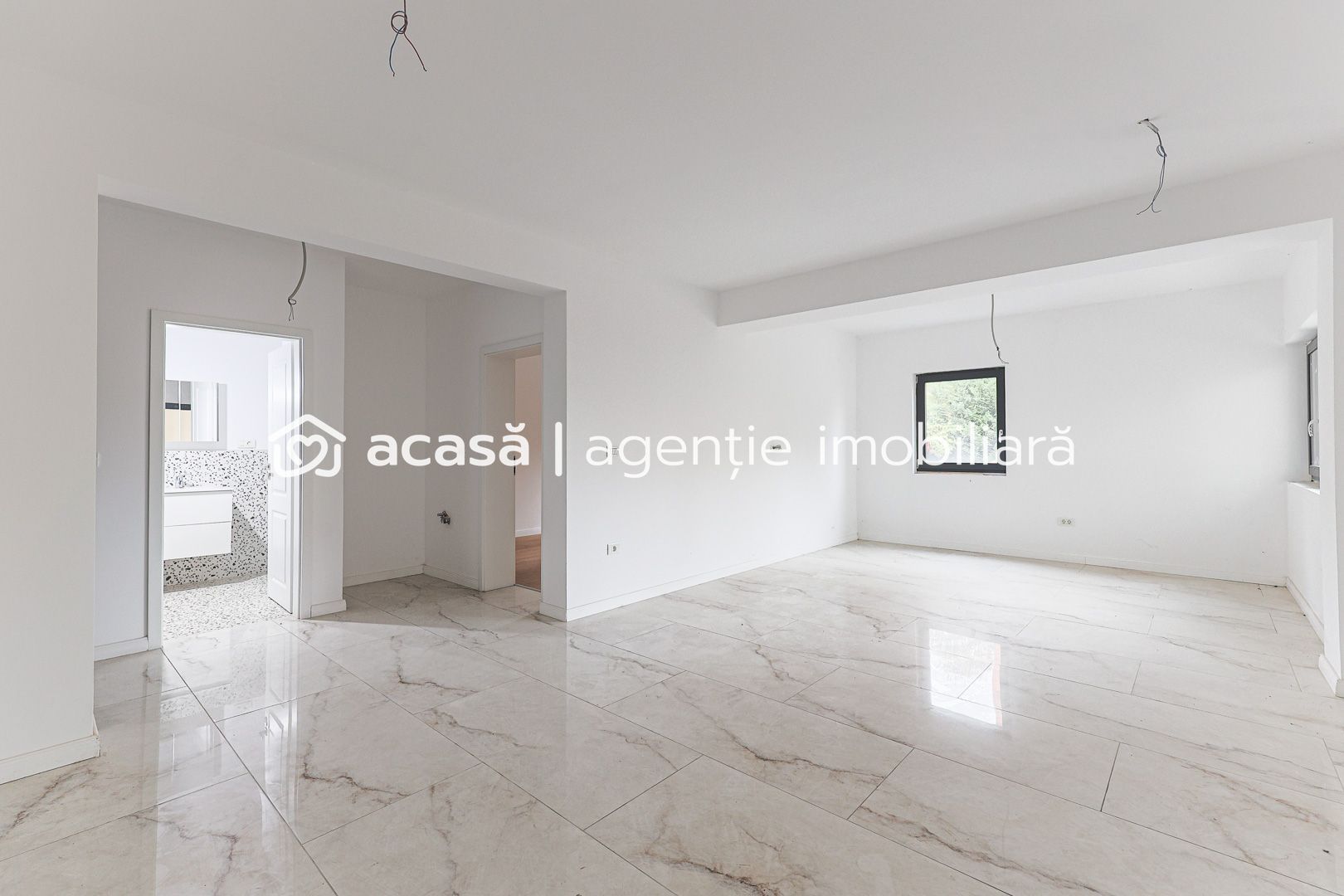 VÂNDUT! Apartament nou, ultracentral, cu loc de parcare privat - Poză 6