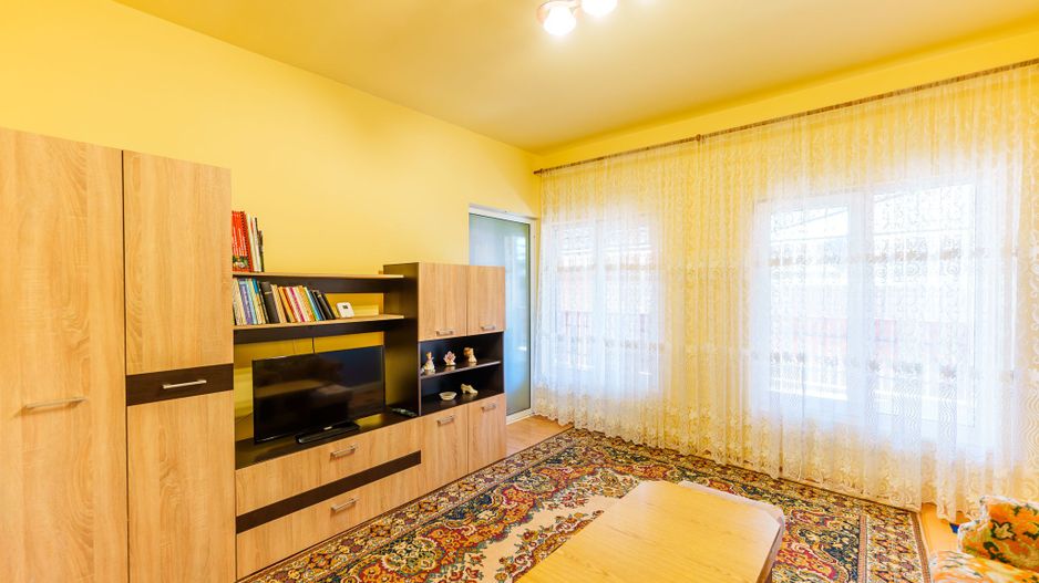 Casă cu grădina în Curtici - Poză 1