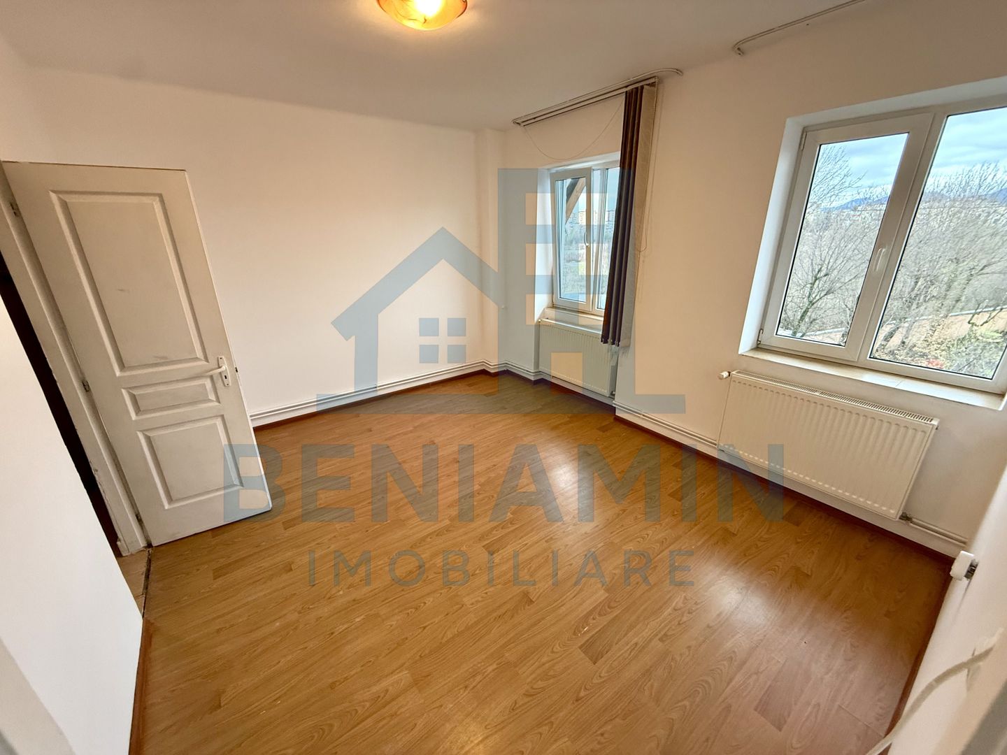 2 camere - 55mp - etaj 3 - centrala proprie - parcare - Central - Poză 3