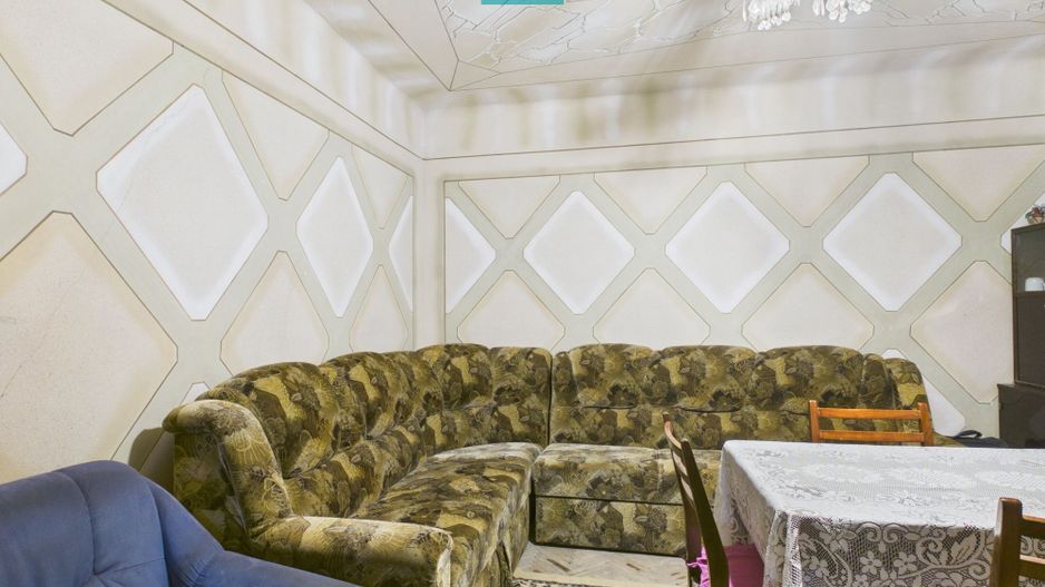 Casa în Cuvin la poalele dealului - Poză 5