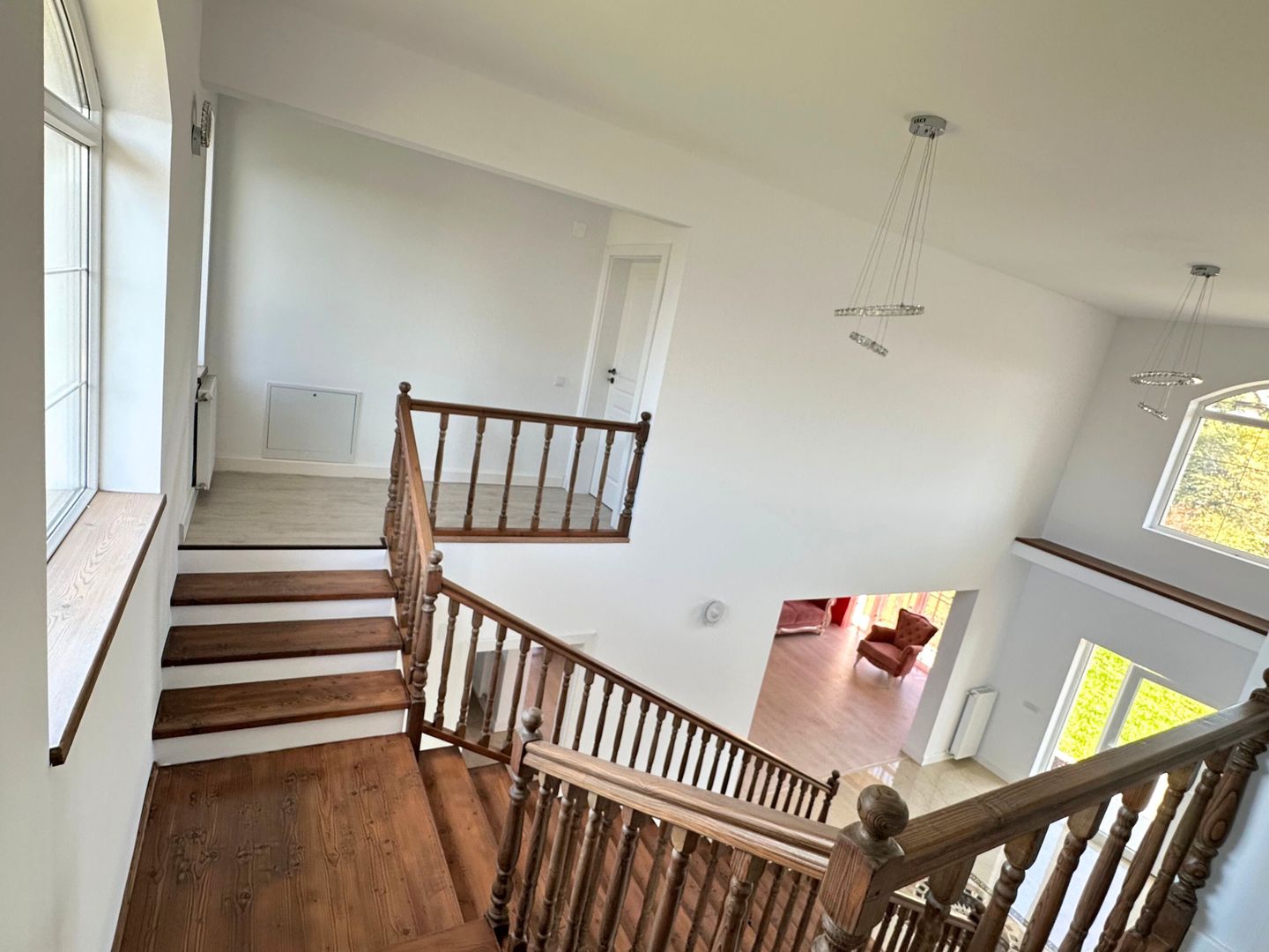 Vânzare casă 5 camere nouă elegantă și spațioasă în Hărman - Poză 17