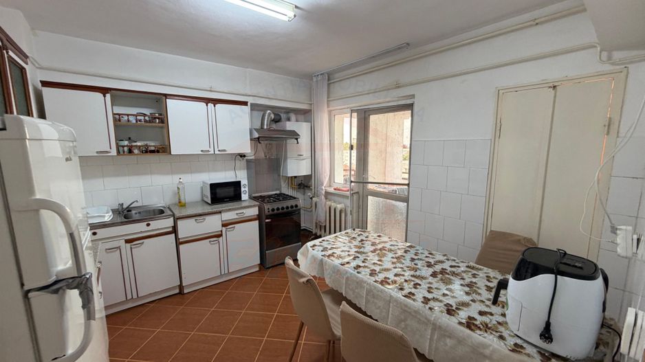 APARTAMENT 4 CAMERE | Piața Centrală | 700 €/lună - Poză 7