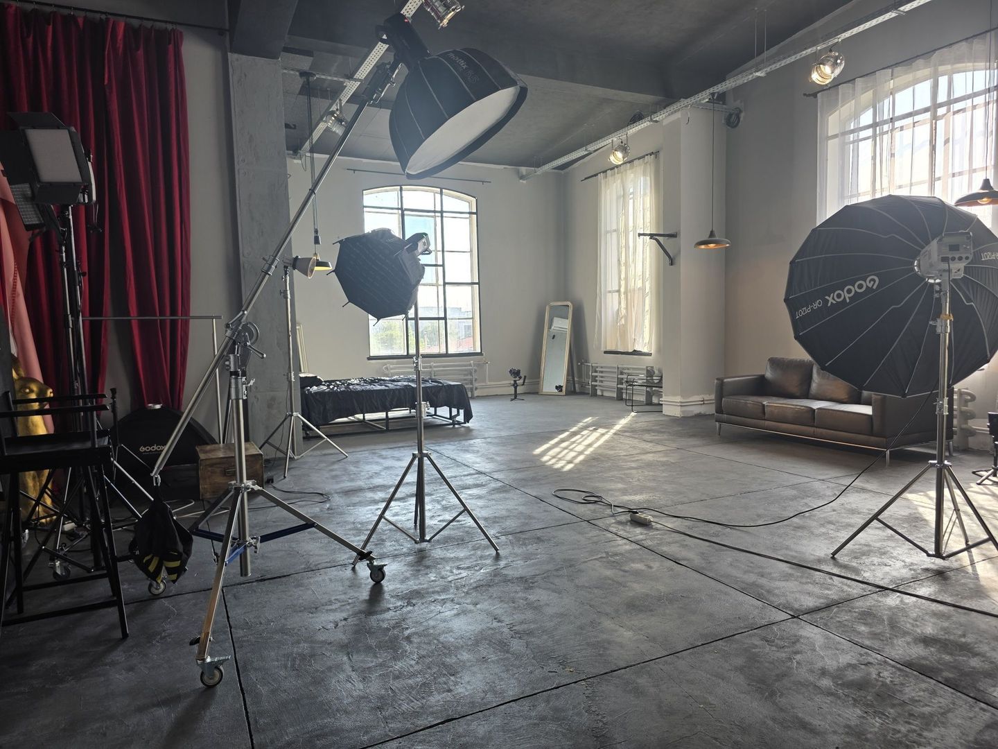 Spatiu de inchiriat amenajat studio foto dar si alte utilizari 80mp 700e/luna in zona Timpuri Noi - Poză 4
