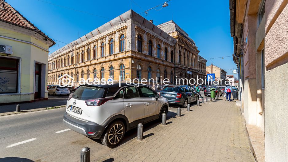 Locuință și Business pe Str. L. Blaga, Arad, Spațiu + Apartament - Poză 2