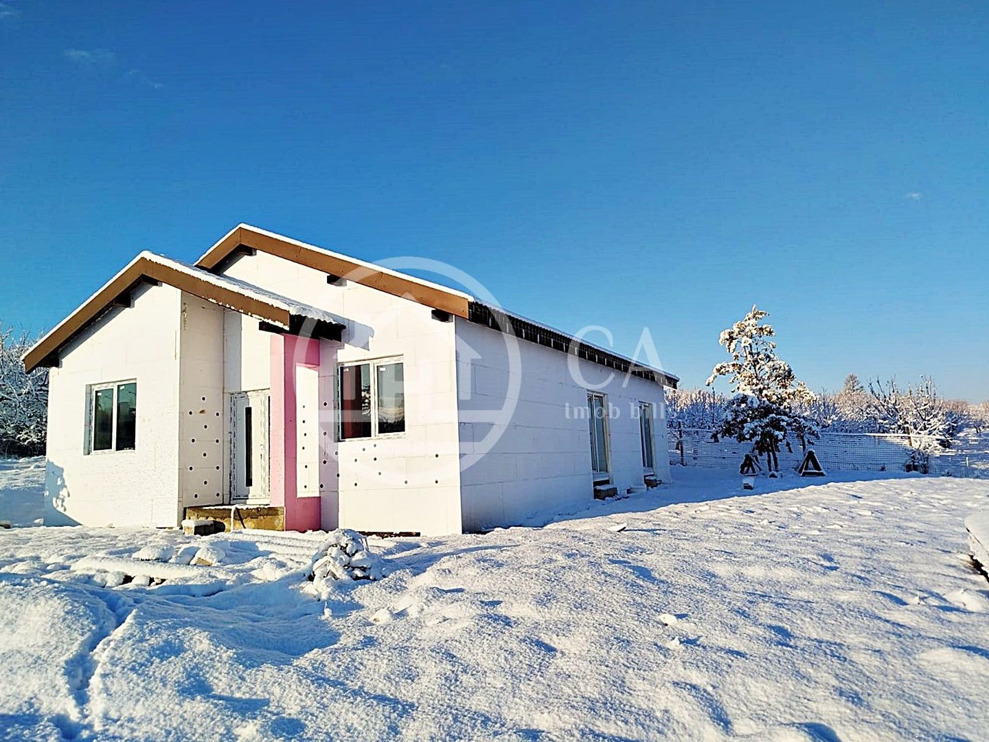 Casa de vanzare cu 4 camere pe str. Izvorului, zona Saldabagiu, Oradea - Poză 1