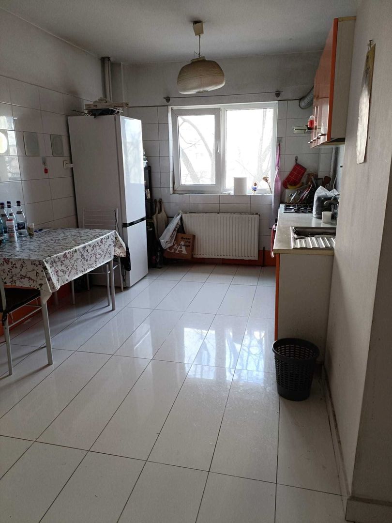 Apartament 3 camere zona Bd. Chisinau - Club Miramar - Poză 1
