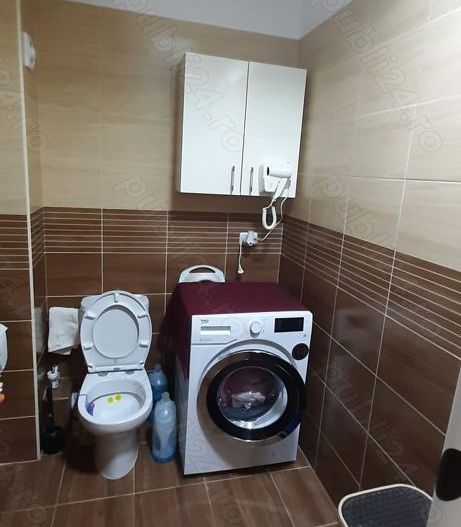 inchiriez apartament 3 camere ,loc parcare - Poză 3