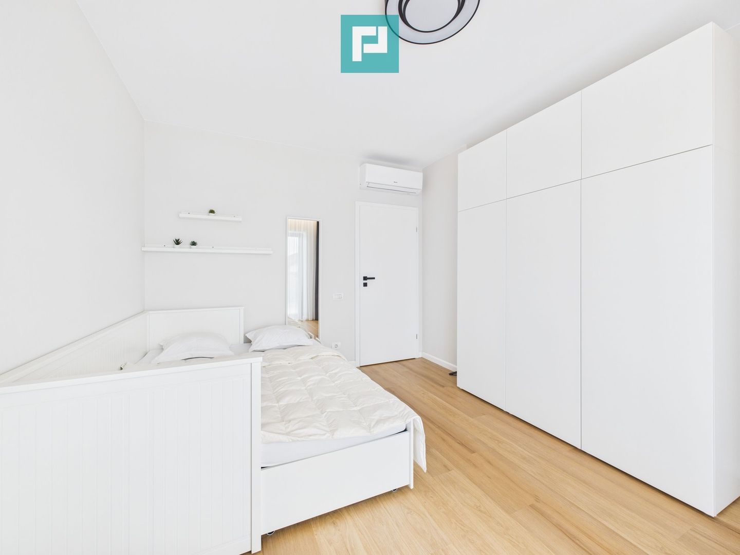 Apartament spațios, vedere și facilități premium - Poză 9