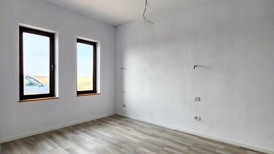 Duplex pe parter 3 camere, terasa spatioasa, 2 km de Timisoara - Poză 4