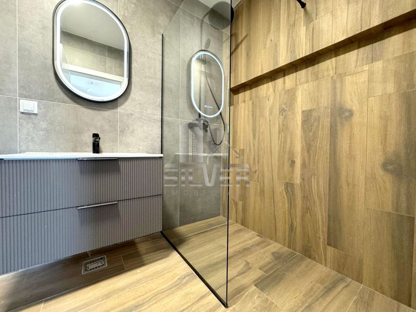 Apartament cu 3 camere recent finisat+terasa de 19 mp/CF. - Poză 4