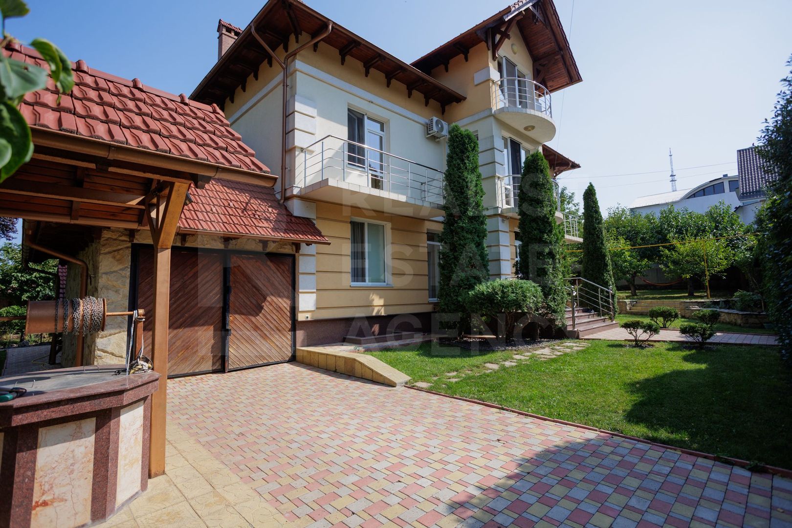 Chirie, casă, 6 camere, Strada Trifan Baltă, Centru - Poză 1