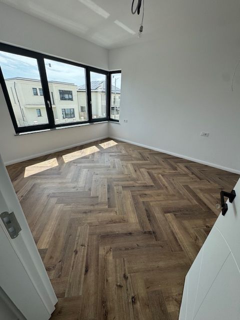 Vila Tunari cu vedere la LAC, 135m2 si curte mare - Poză 8