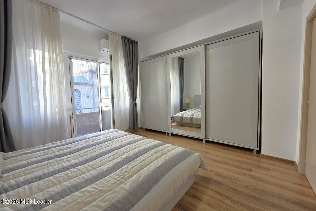 Piata Romana, 4 camere 138 MP total, Etaj 2/9, renovat - utilat, liber - Poză 5