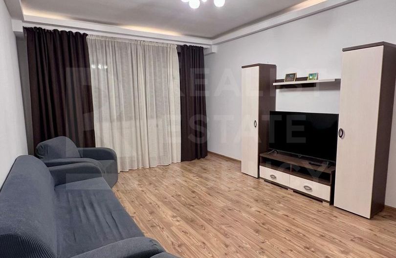 Apartament cu 3 camere – 13 Decembrie, Coresi la 5 minute pe jos. - Poză 2