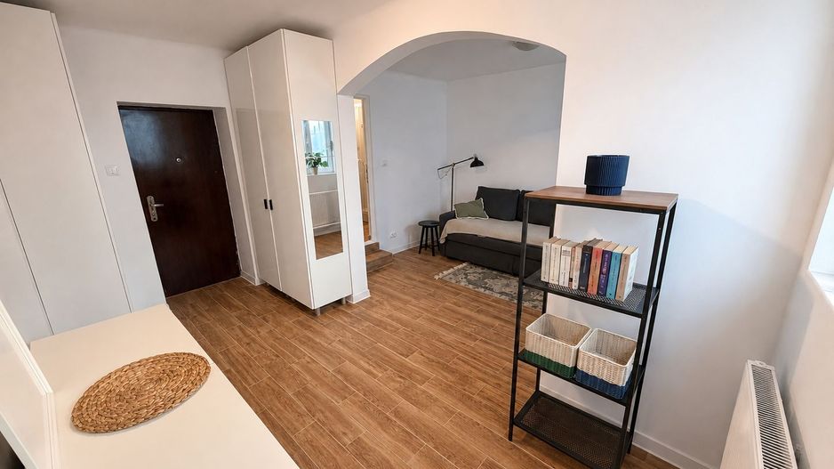 Garsonieră renovată Vilă interbelică 1932 Piața Romană | 28 mp Demisol - Poză 1