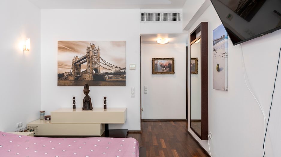4 camere| semineu| piscina interioara | sauna | sala de sport| parcare - Poză 16