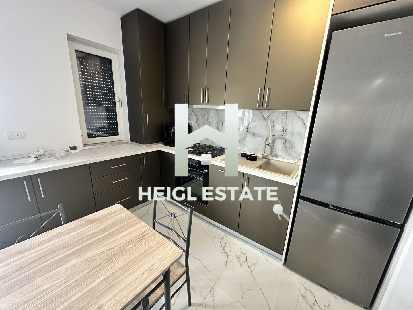 Apartament cu 2 camere  si curte privata in zona Braytim - Poză 1