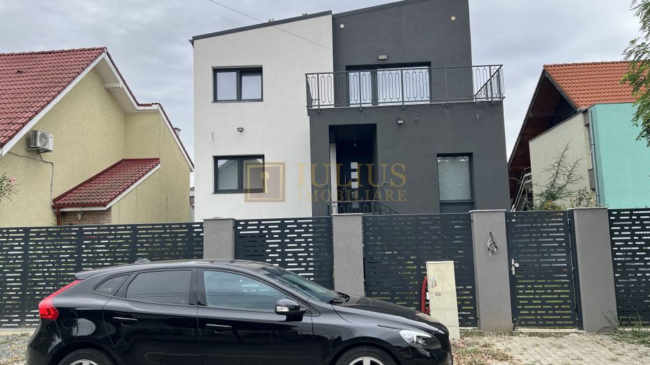 Casa zona Lunei, 5 camere + 3 bai, centrala proprie, rezidential sau birouri ! - Poză 1