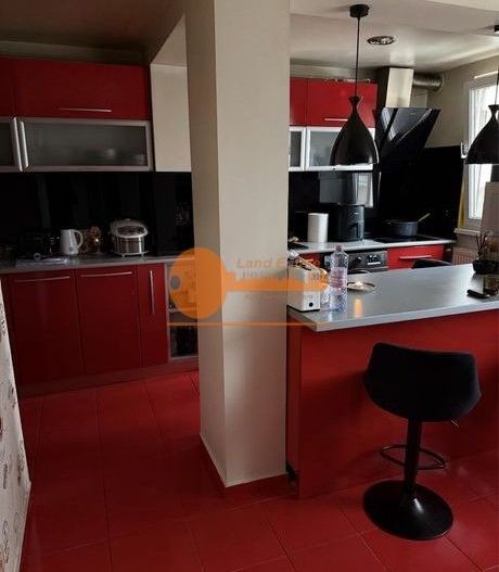 Apartament spațios în vilă | Piața Muncii | Curte proprie & garaj - Poză 4