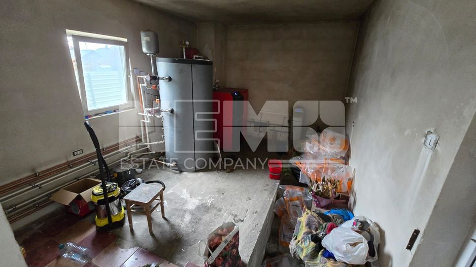 Casă spațioasă la 650000 de euro I Volovăț - Poză 16