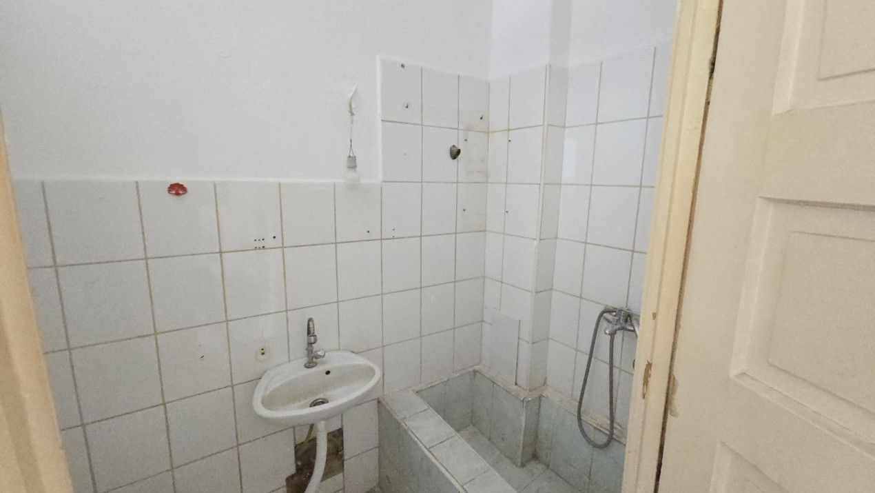 De Vânzare Casă 2 camere P-ȚA Mică - Poză 5