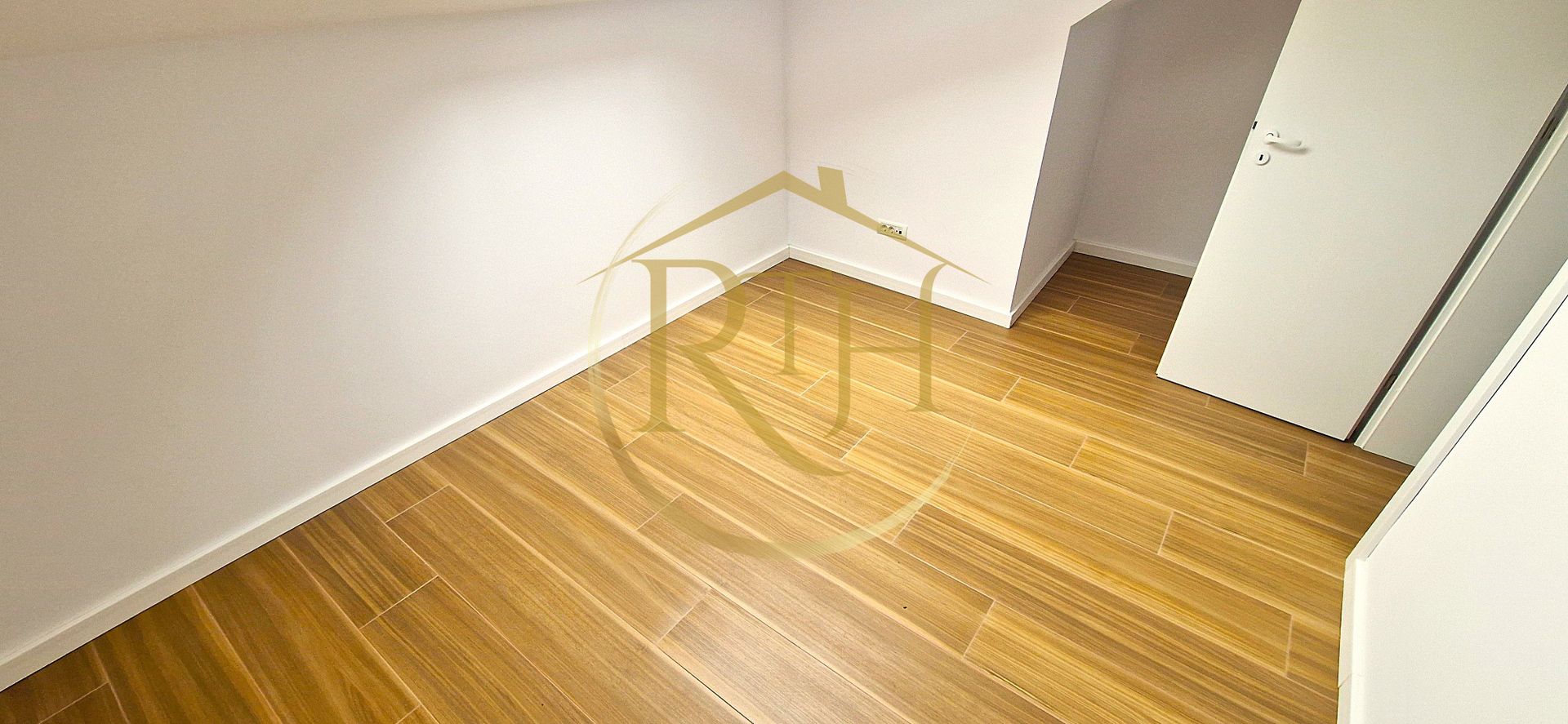 SAD de închiriat într-un triplex modern ideal pentru locuință si activități - Poză 14