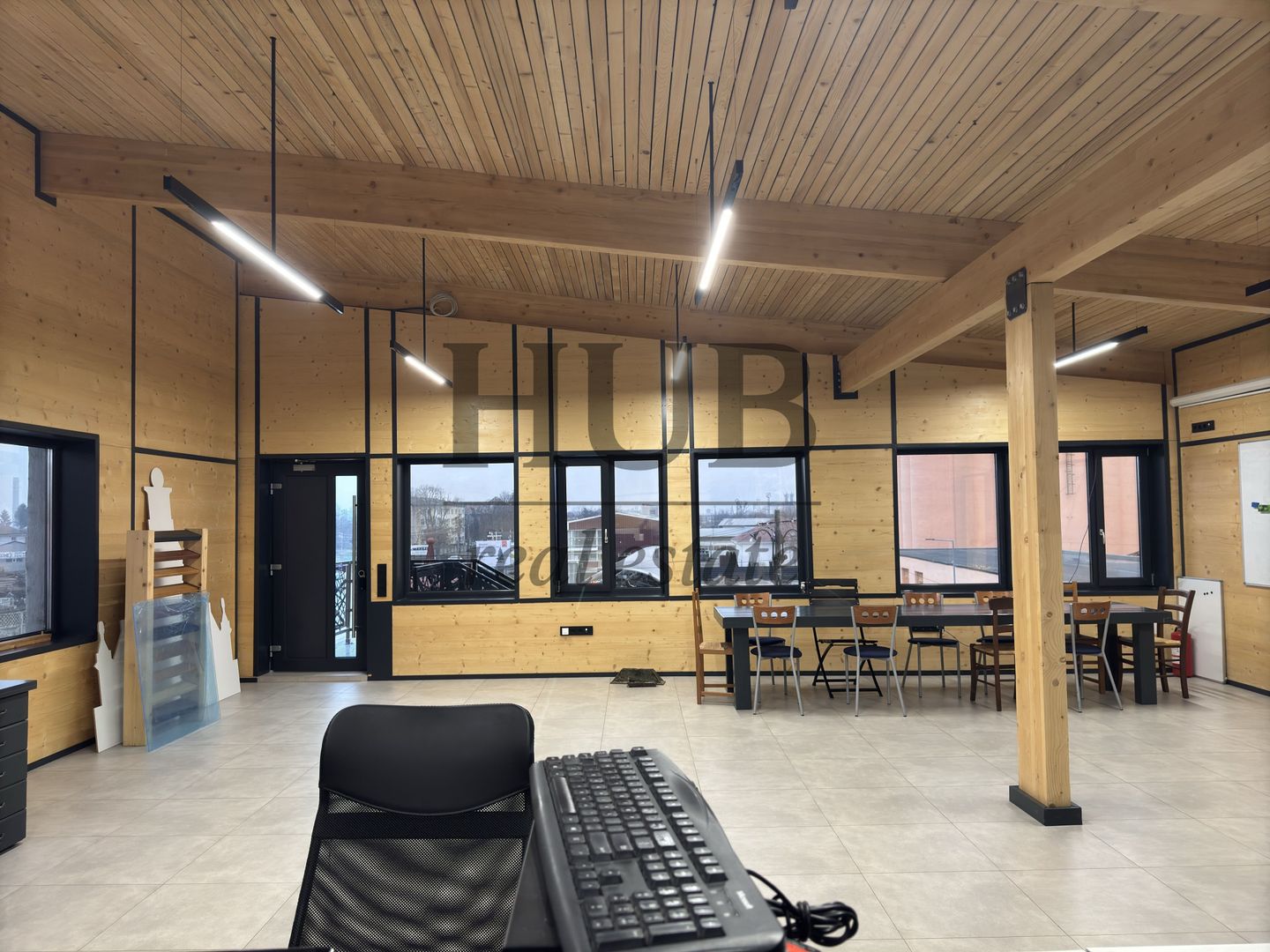 Showroom cu cladire de birouri | stradal | Roman/Neamt - de vanzare - Poză 10