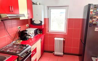 4 CAMERE DECOMANDAT + 2 BAI - 84 MP -Zona Galata - Poză 6