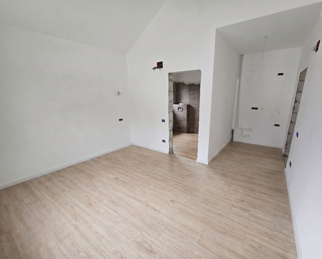 Apartament cu 2 camere 65,10 mp + 30 mp pod - vedere la muntii Caraiman Busteni - Poză 4