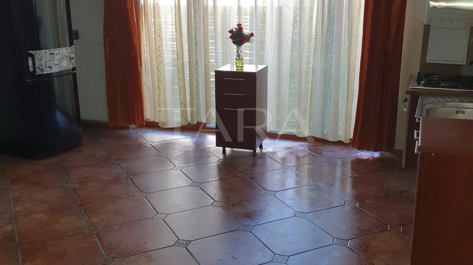 Apartament cu 3 camere în Gruia – liniște, verdeață și garaj! - Poză 6