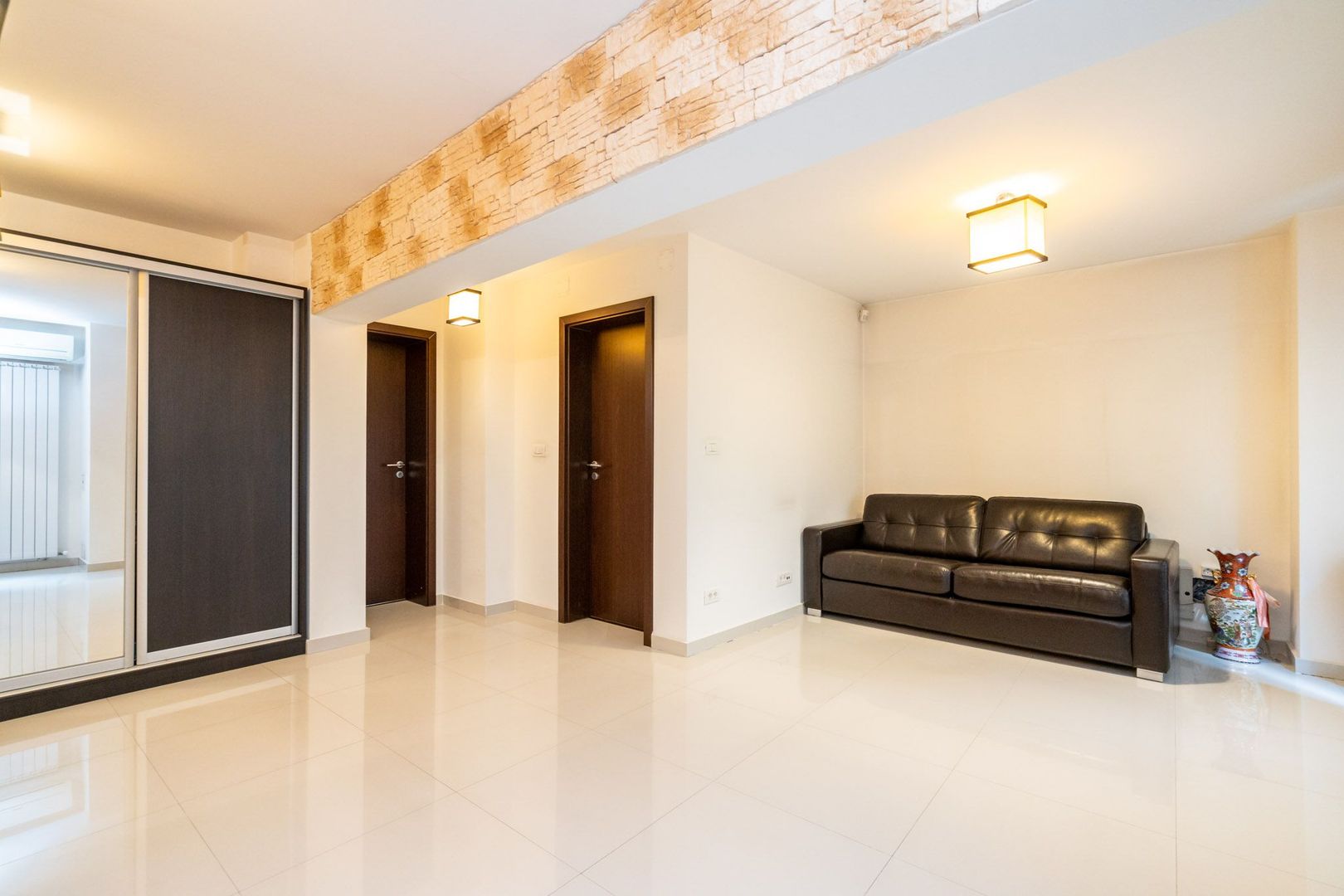 COMISION 0% - Apt.3 camere si Loc Parcare, bl. 1997, vedere gradina, metrou 8min - Poză 1