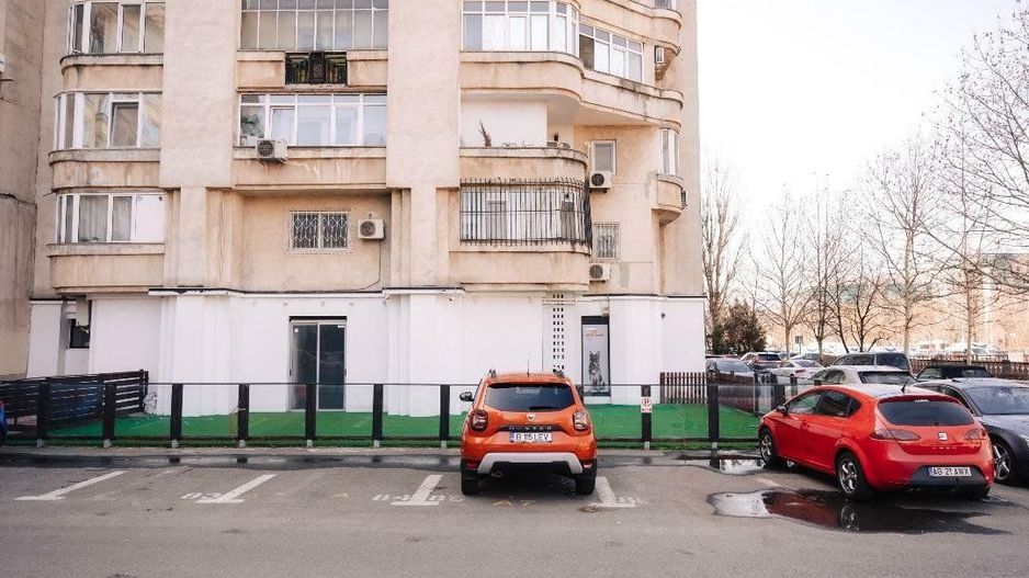 SPAŢIU VERSATIL DE VÂNZARE / ÎNCHIRIERE 211mp. Sect3. - Poză 1