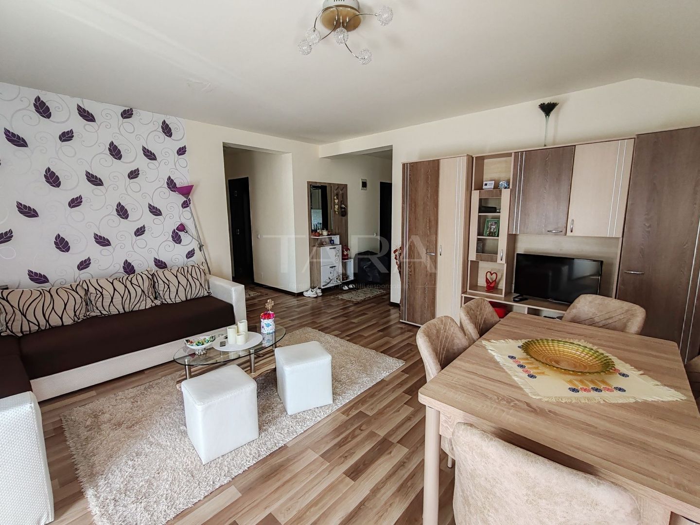 Apartament cu 3 camere, 81 mp, 2 balcoane de 18 mp, zona Panemar. - Poză 1