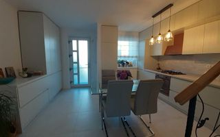 Casa la asfalt,  zona centrala, constructie 2011, renovata - Poză 3