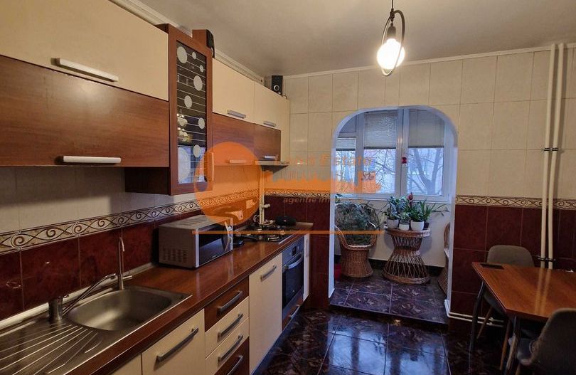 Apartament cu 3 camere in zona Rahova - Poză 1